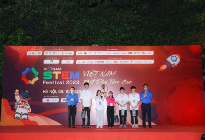 Chuyên Cao Bằng giành được Cúp vàng tại Giải Vô địch STEM Robotics Việt Nam trong Ngày hội STEM quốc gia năm 2023