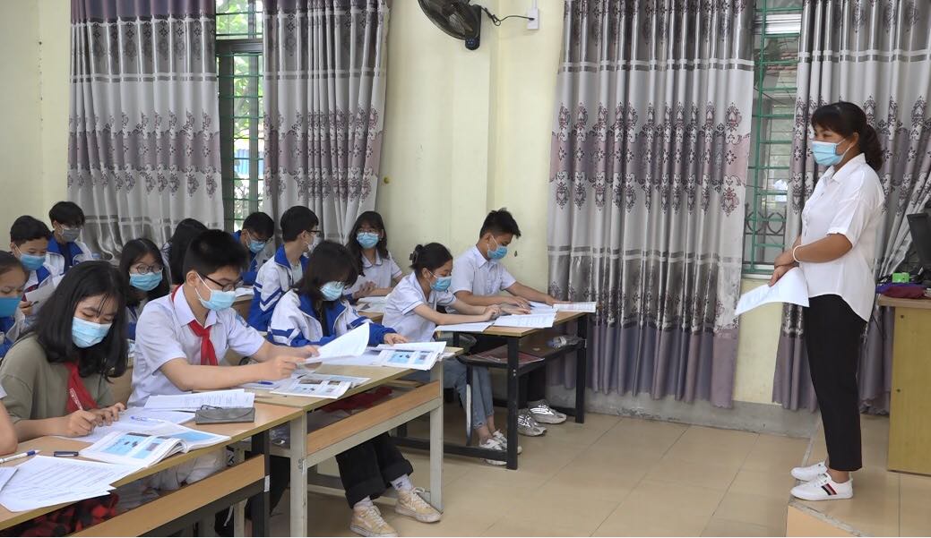 Giờ ôn tập của học sinh lớp 9 Trường THCS Hòa Chung (Thành phố).