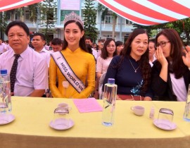 Hoa hậu Lương Thùy Linh đến thăm trường 16/8/2019