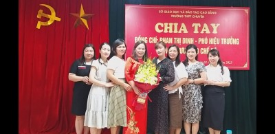 Chia tay cô giáo phan Thị Dinh – Phó hiệu trưởng nhà trường về nghỉ hưu theo chế độ