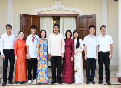 Học sinh Trường THPT Chuyên Cao Bằng chia sẻ và trình diễn Robotics, thắt chặt hợp tác giáo dục với tỉnh Champasak - Lào