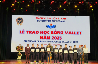 Học sinh trường THPT Chuyên Cao Bằng nhận học bổng Vallet năm 2025