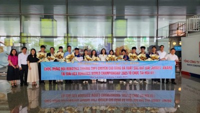 Lãnh đạo Sở Giáo dục và Đào tạo tỉnh Cao Bằng, Trường THPT Chuyên Cao Bằng chúc mừng Đội Robotics của Trường xuất sắc đoạt giải tại Mỹ.