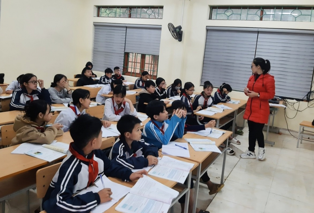 Phải xây dựng một bộ sách giáo khoa thống nhất toàn quốc.