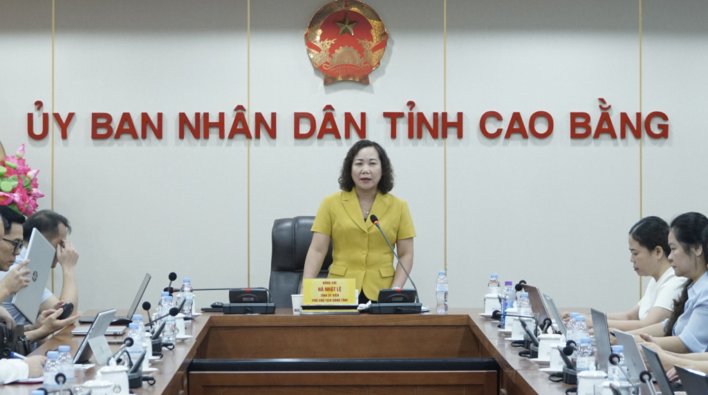 Phó Chủ tịch UBND tỉnh Hà Nhật Lệ quán triệt một số nội dung tới các sở, ngành, địa phương về công tác tổ chức kỳ thi.